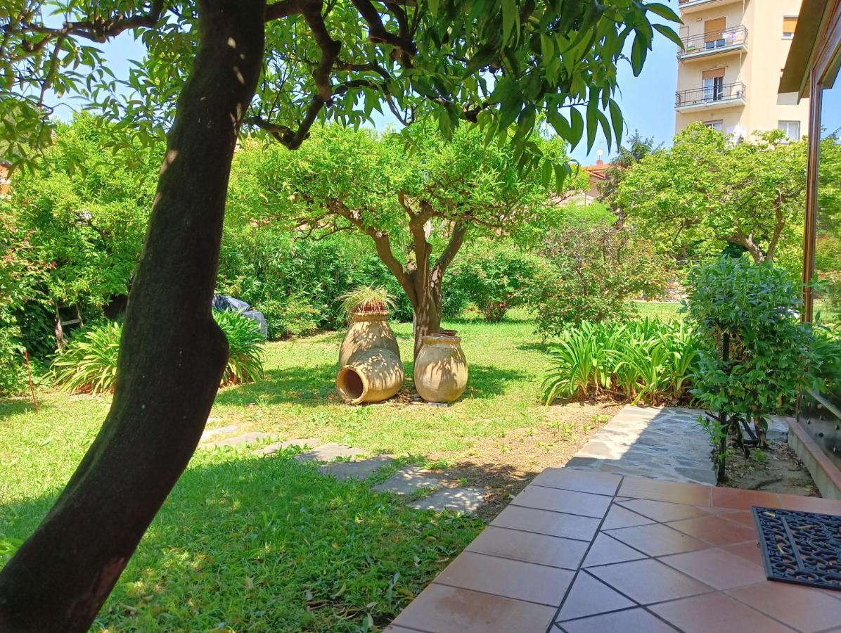 Villetta Con Giardino A Due Passi Dal Mare Imperia Exterior photo