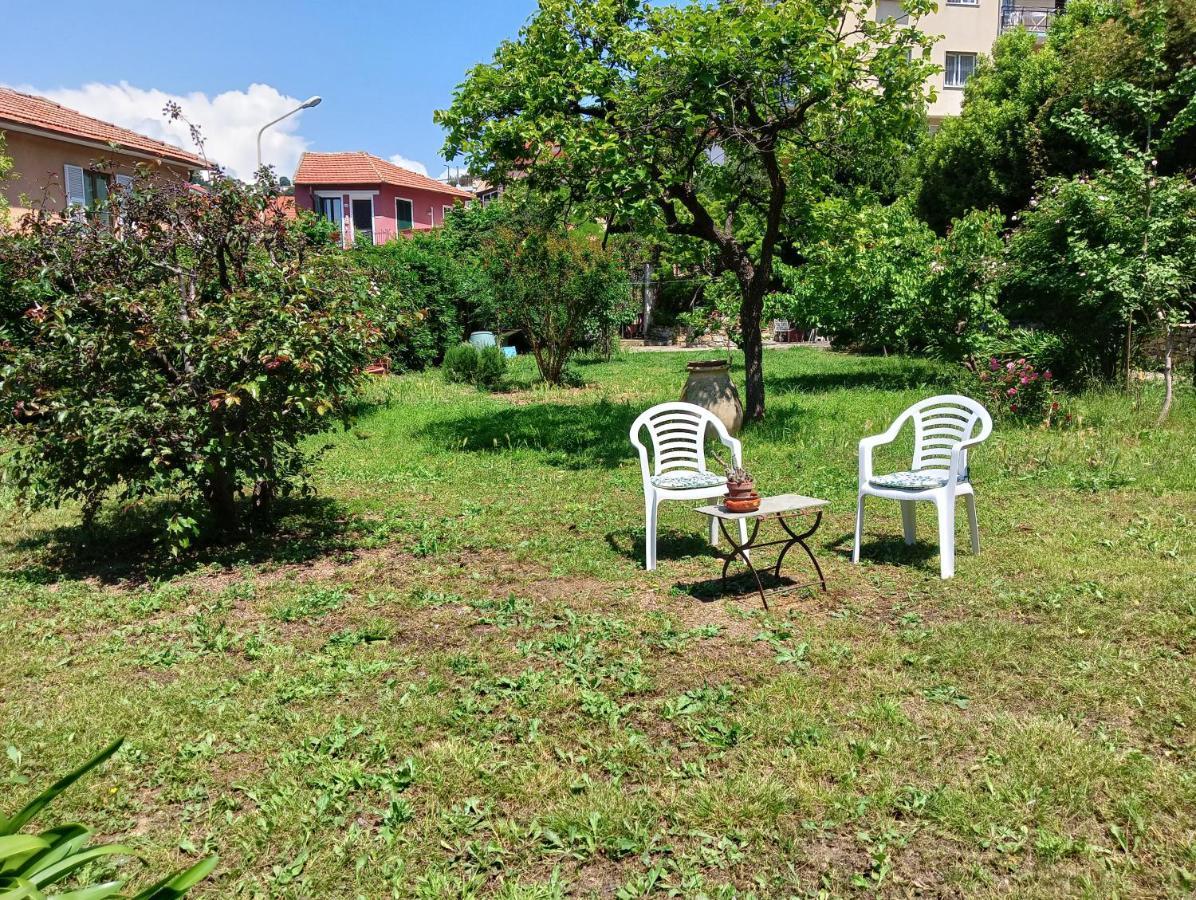 Villetta Con Giardino A Due Passi Dal Mare Imperia Exterior photo