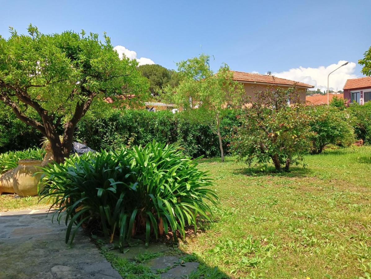 Villetta Con Giardino A Due Passi Dal Mare Imperia Exterior photo
