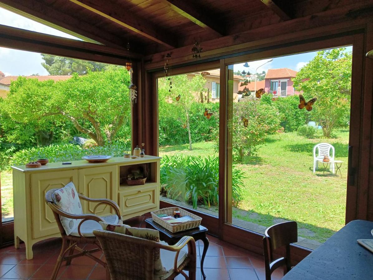 Villetta Con Giardino A Due Passi Dal Mare Imperia Exterior photo